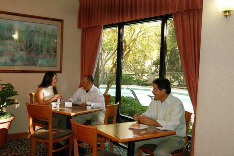 Hampton Inn Austin North Restoran gambar